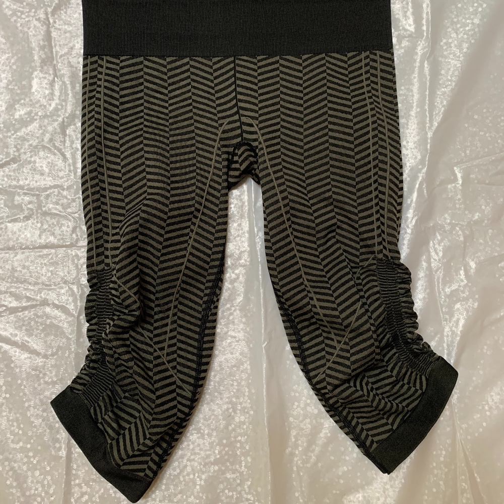 Like New! Lululemon In The Flow II size 6